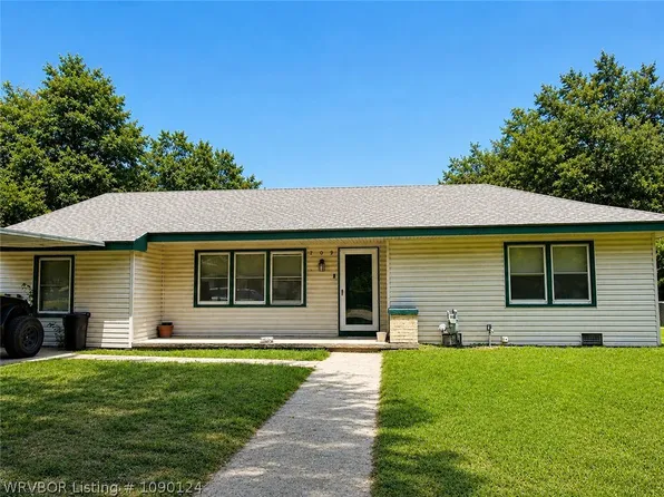 203 NE C St, Stigler, OK 74462