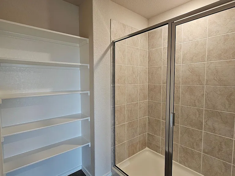 2825 Brogan Crk — Photo 14