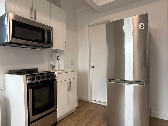3rd image of 166 W 75th St APT 1406