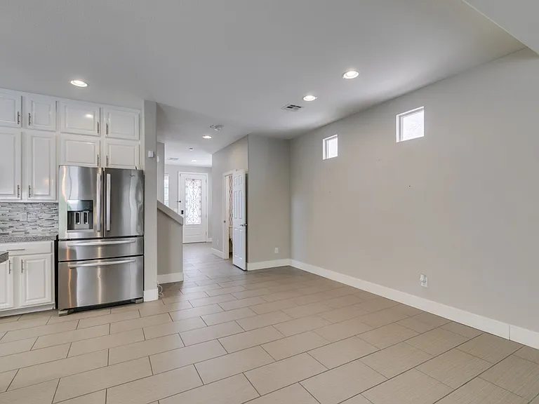 4586 W Camero Ave — Photo 6