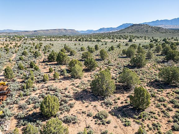 5th image of W Juniper Rd