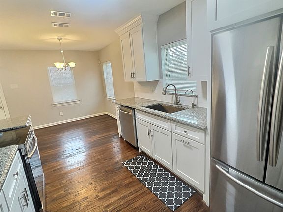 4th image of 1320 Briarwood Dr