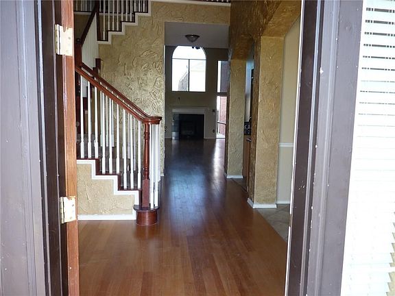4th image of 9304 Indian Knoll Dr