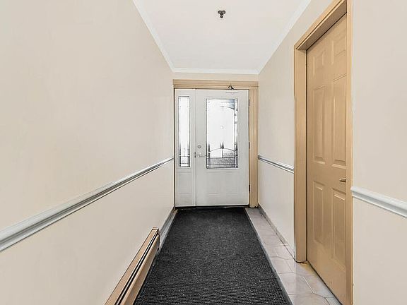 4th image of 1105 Clarence Ave