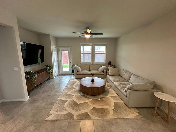 5th image of 15703 Crissom Ln