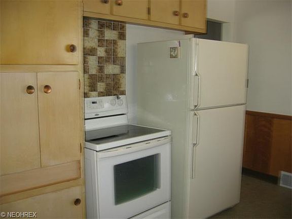 2nd image of 870 Bryn Mawr Ave