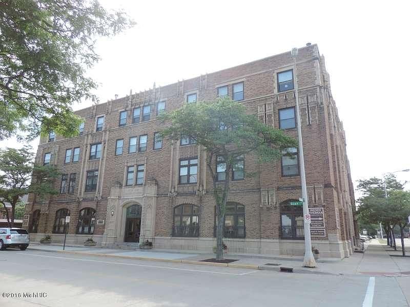 1st image of 297 W Clay Ave APT 401