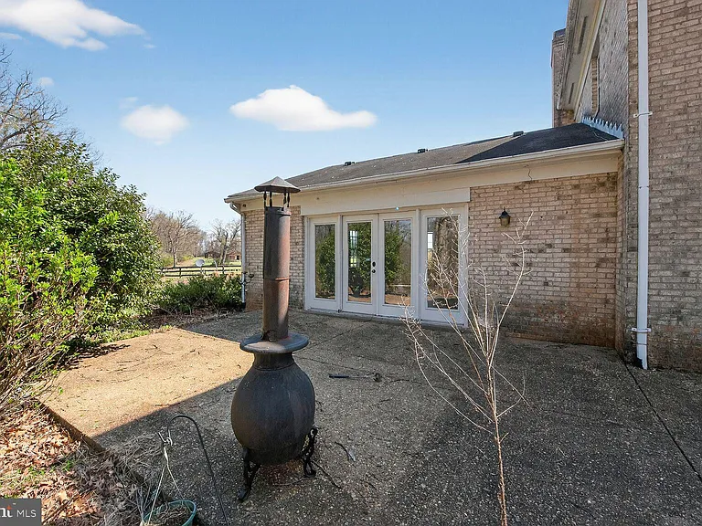 21733 Oatlands Rd — Photo 47