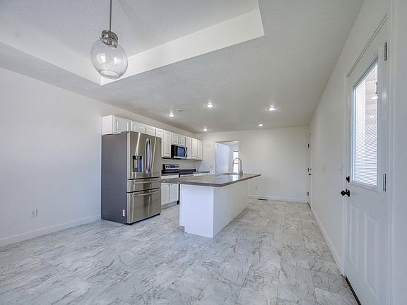 3rd image of 820 S Quade Road S