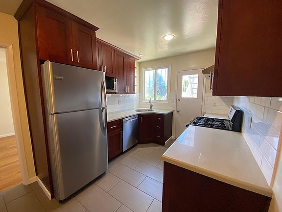 2nd image of 2851 Gough St