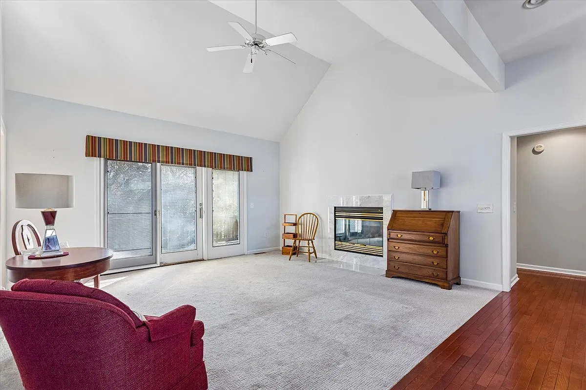 12 bed, 1804 sqft, $3,500 — Photo 4