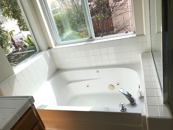 5th image of 2240 Pettigrew Dr