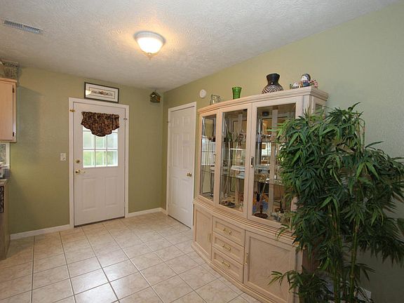4th image of 102 Starrville Ln