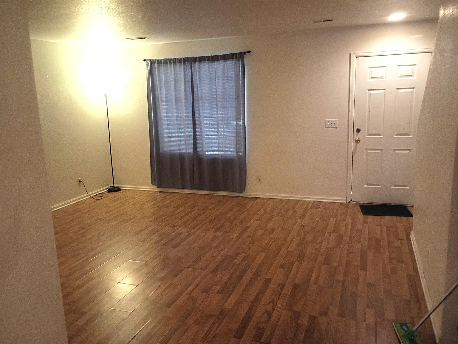4 bed, 1500 sqft, $2,419 — Photo 4