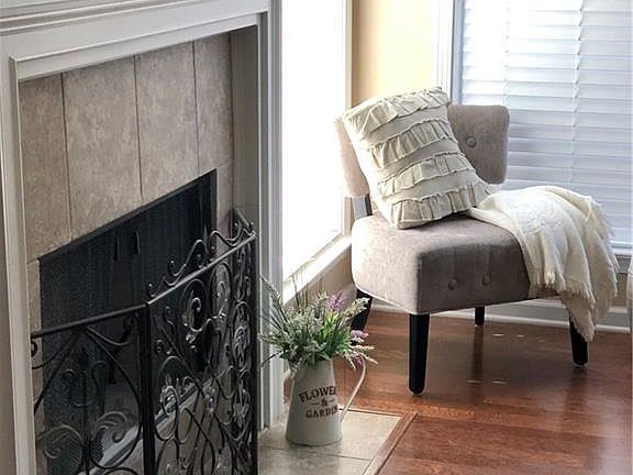 5th image of 3837 Claiborne Cir