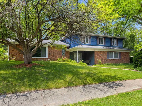 3913 N Molleck Dr, Peoria, IL 61615