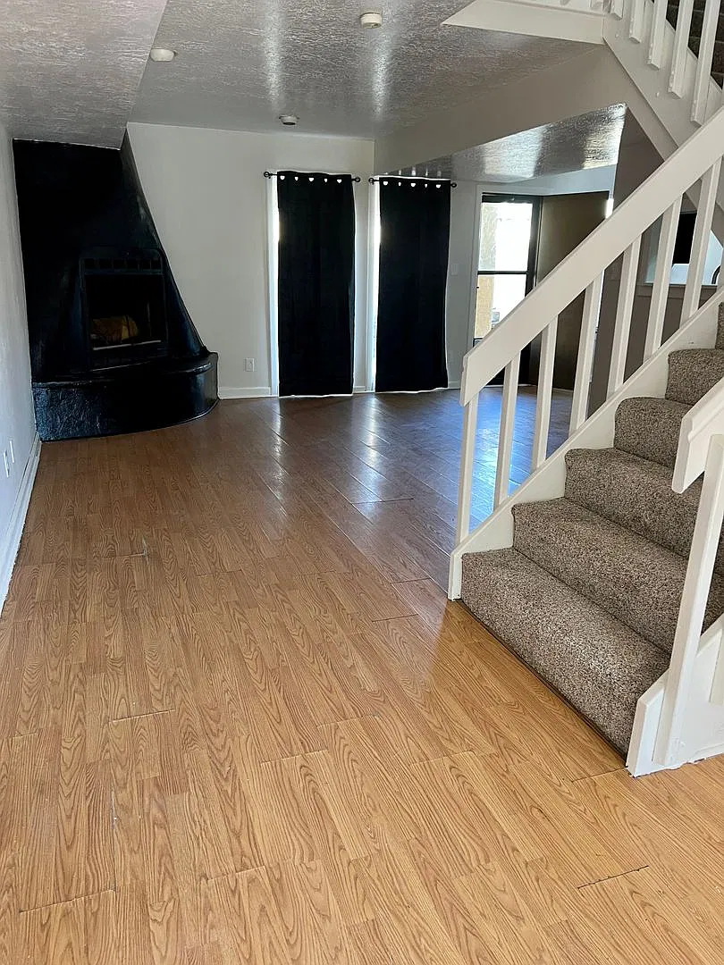 Great Town-Home!! — Photo 4
