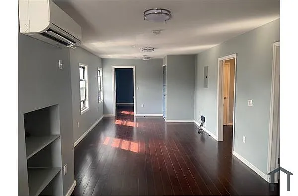 Building Photo - 1041 Bryant Ave #2
