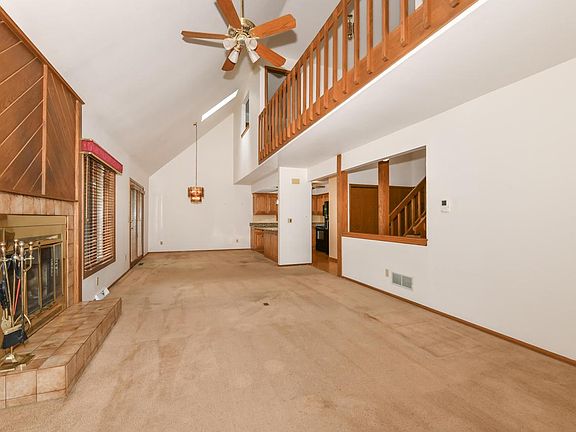 5th image of W270N6983 Woodland Oaks DRIVE
