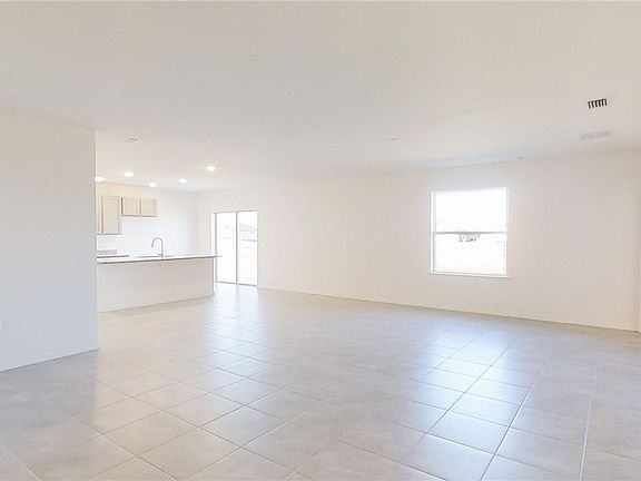 3rd image of 808 NW 36th Pl
