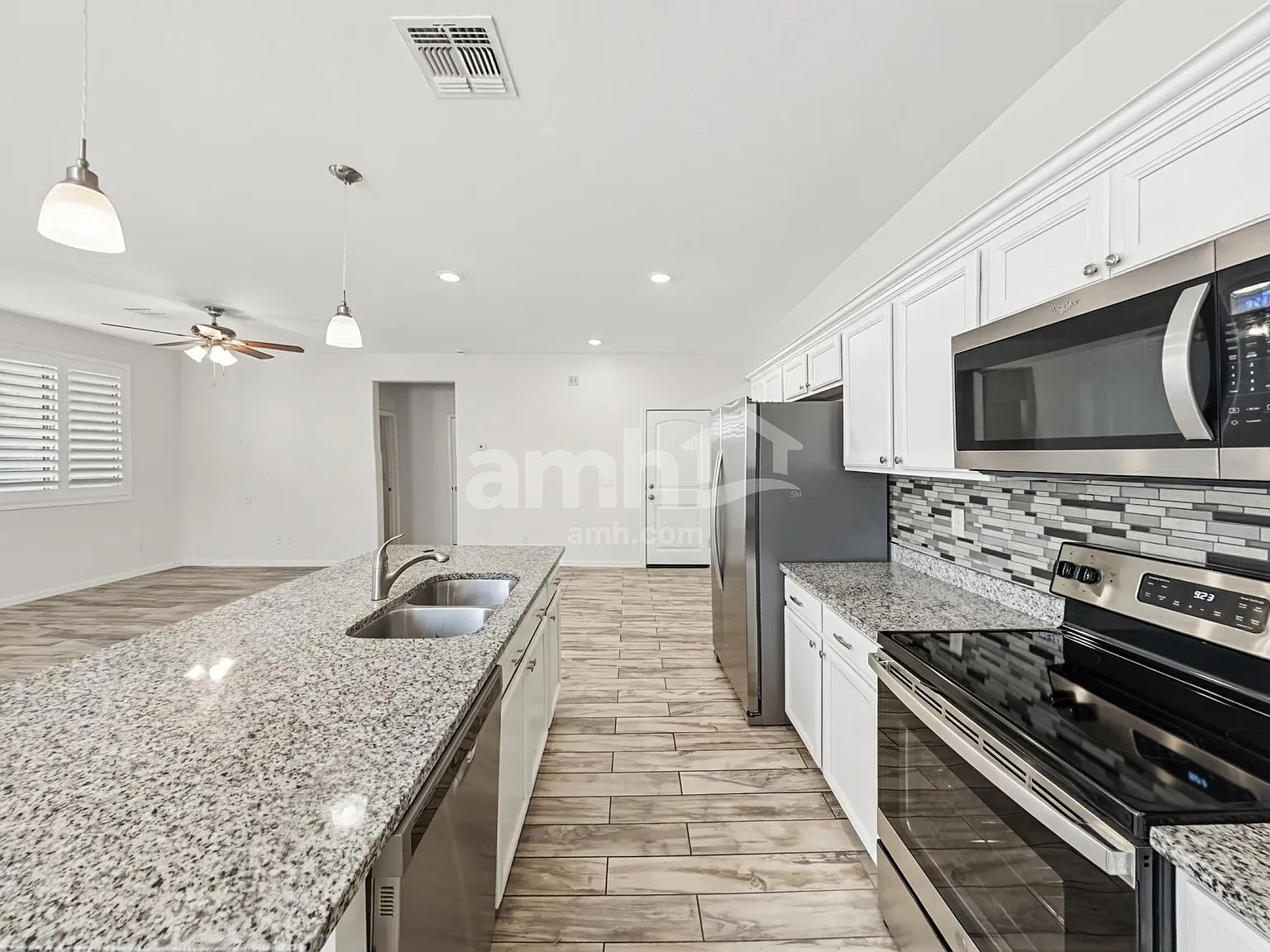 3 bed, 2.0 bath, 1550 sqft, $1,995 — Photo 3
