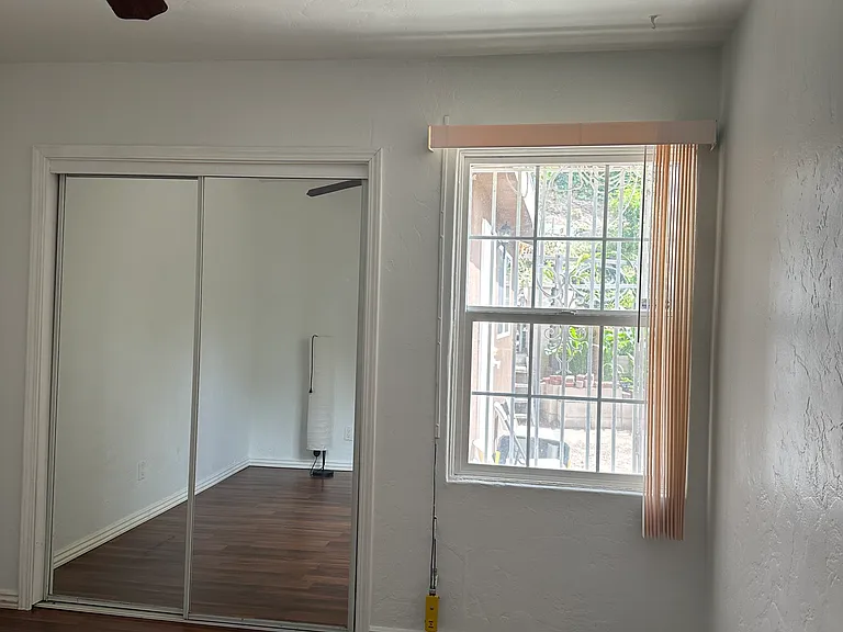 5839 Thorn St — Photo 4