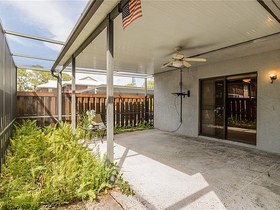 5th image of 204 SE Camelot Gardens Blvd #D