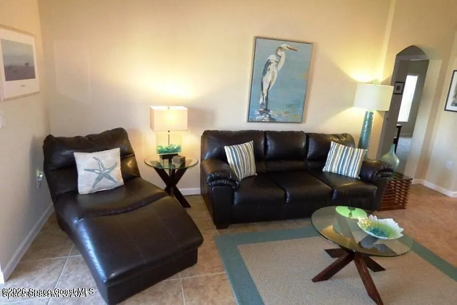 3 bed, 2.0 bath, 1529 sqft, $2,000 — Photo 2
