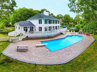 19 Bay Woods Dr, Hampton Bays, NY 11946