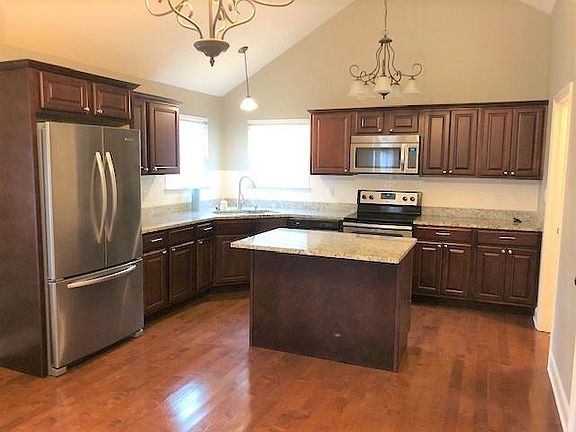 5th image of 3056 Pin Oaks Cir NE