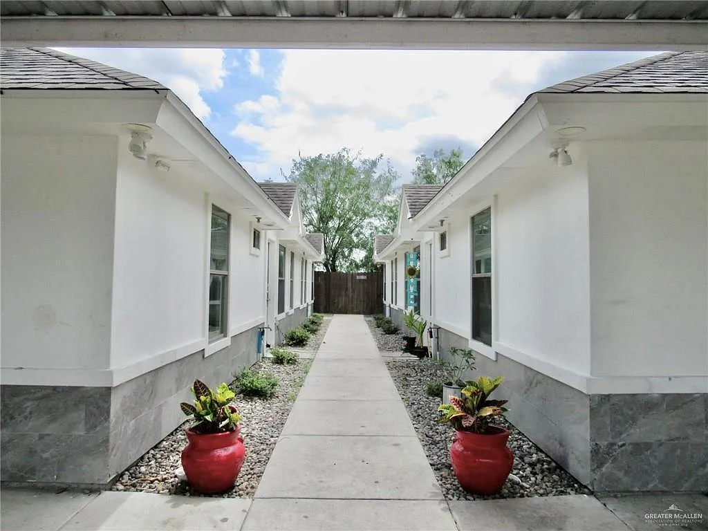 Building Photo - 1310 W Harrison Ave #3