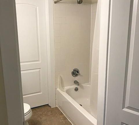 4th image of 710 Shady Dr E