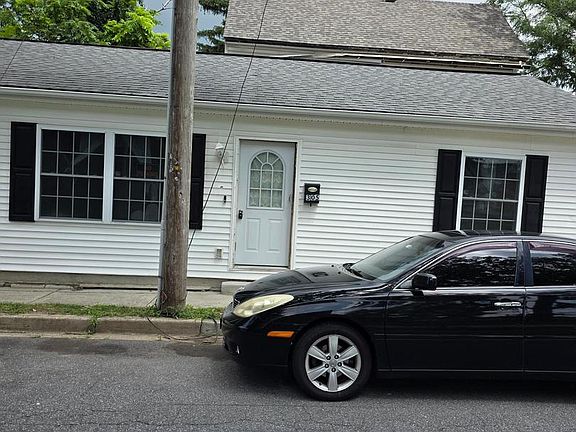 3rd image of 305 W Reed St