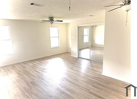 3rd image of 502 N Vionett Ln