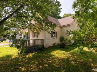 310 W 10th St, Johnston City, IL 62951