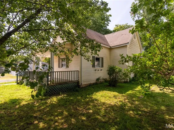 310 W 10th St, Johnston City, IL 62951