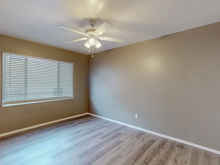 1818 N Kingsley Dr — Photo 32