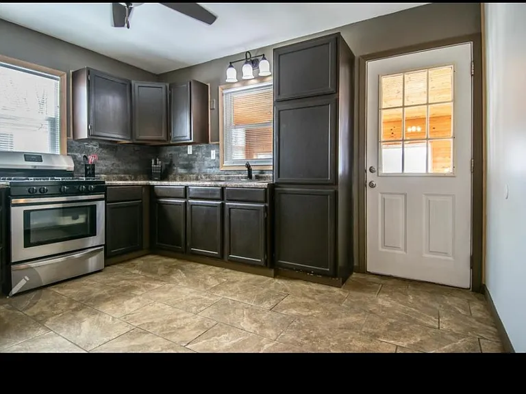 1805 Kelly Ave — Photo 7