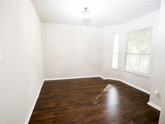 3rd image of 2404 Silver Spur Ln