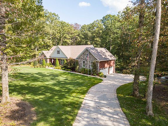 2nd image of 5751 Pinewood Rd