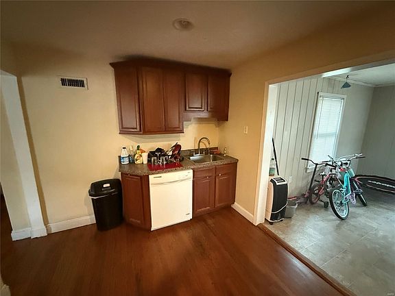5th image of 402 Millman Dr