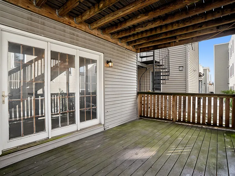 218 W 7th St #2 — Photo 22