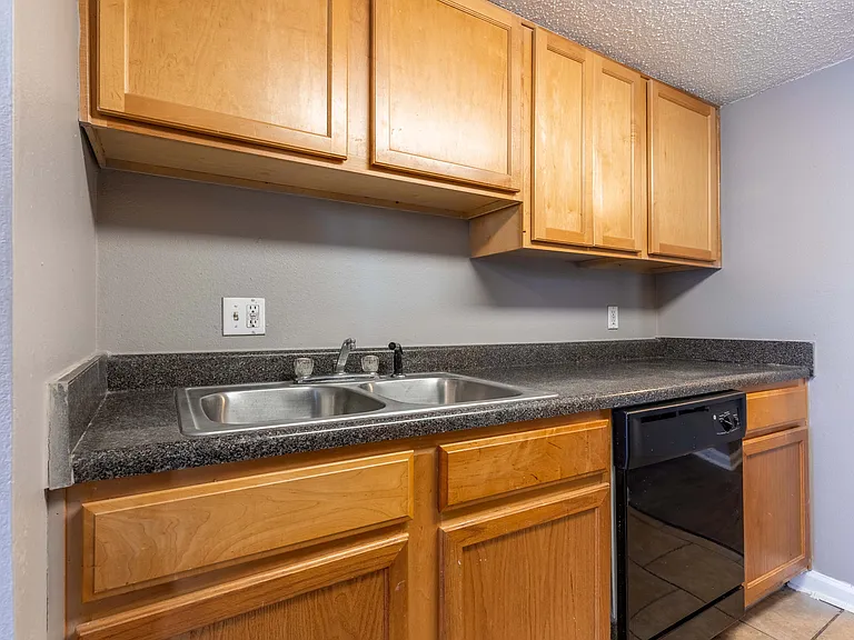 Westchase Apartments — Photo 11