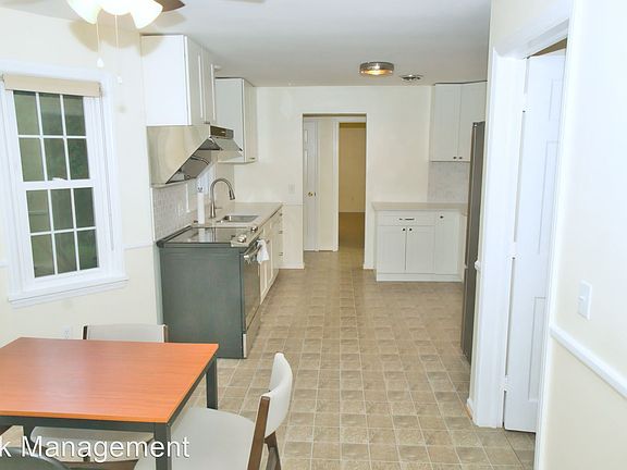 5th image of 34 Arlington Dr