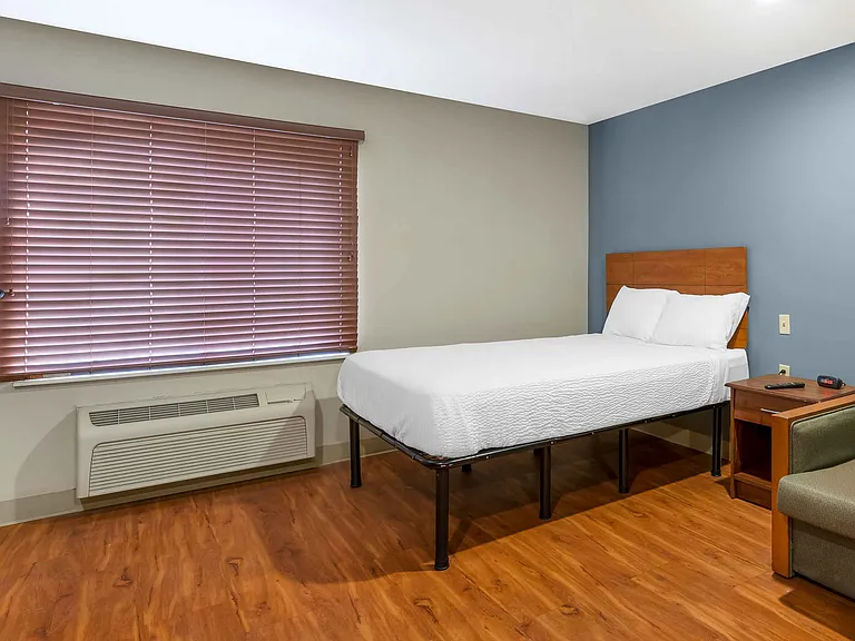 Deluxe Studio - 1 Full Bed