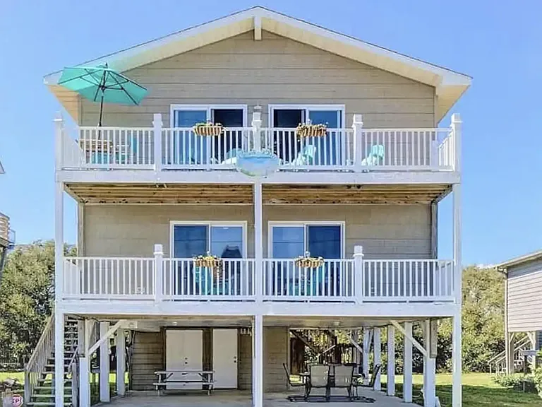 1117 S Topsail Dr — Photo 1