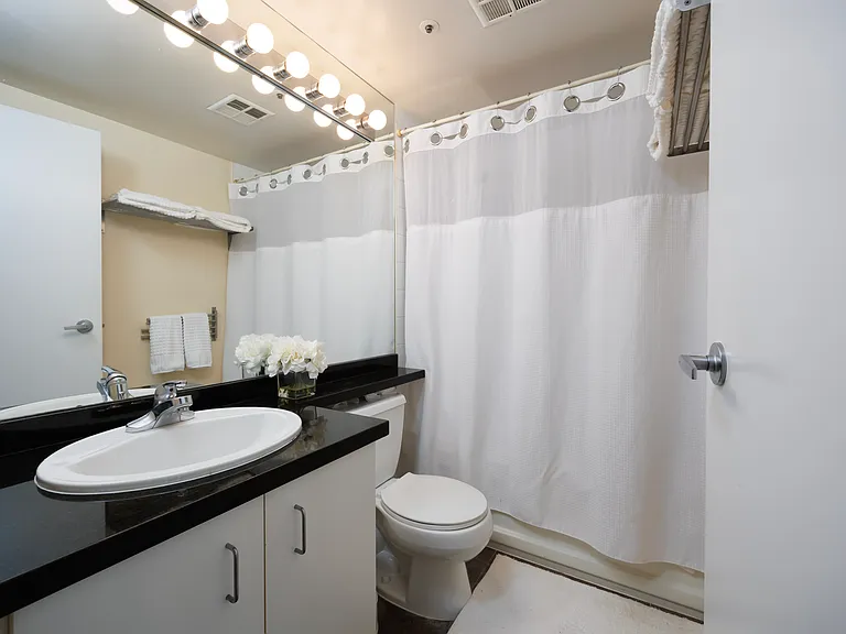 555 Jervis St #304 — Photo 10