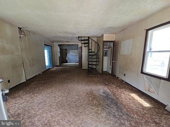 4th image of 239 Garfield Ave