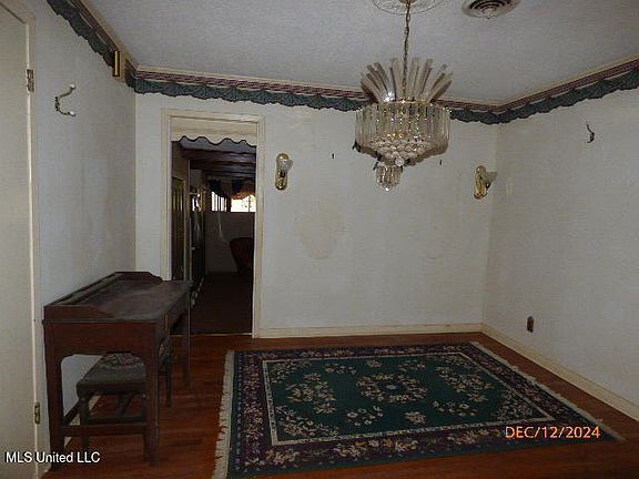 5th image of 217 Broadmoor Dr