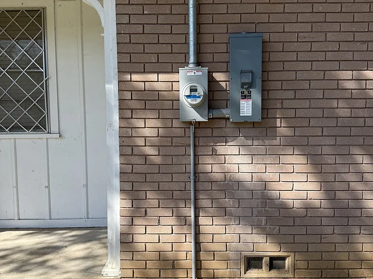 915 N Spring St — Photo 9